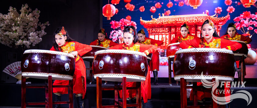 Заказать китайских барабанщиков на праздник в Москве. Китайские артисты на новый год.