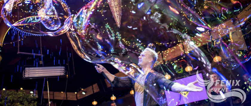 Заказать оригинальное шоу на новогодний корпоратив в Москве - лучшие артисты на новый год