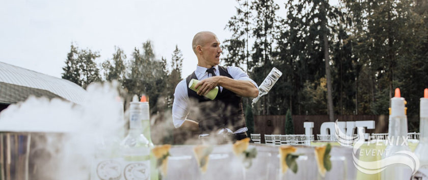 Бармен шоу на праздник в Москве. Заказать лучшее бармен шоу на корпоратив в Москве. Шоу барменов на новый год в Москве.