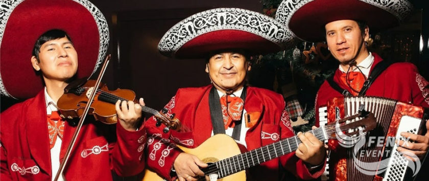Мексиканские музыканты на встречу гостей в Москве. Мексиканский ансамбль на праздник в Москве. Мексиканские артисты на 8 марта в офис.