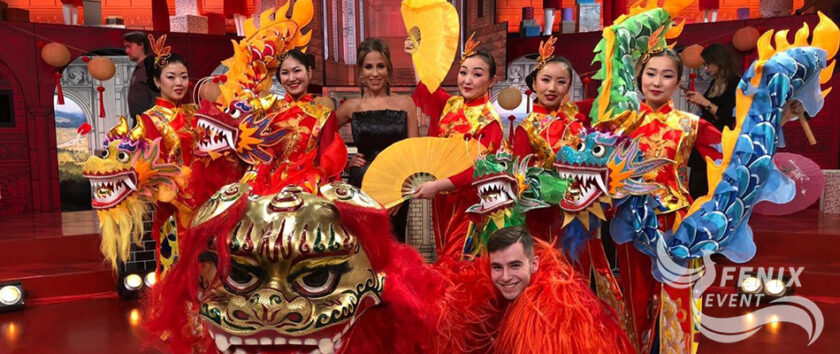 Китайский дракон на новый год в Москве. Заказать китайское шоу на корпоратив в Москве. Шоу китайских барабанщиков на корпоратив в Москве.