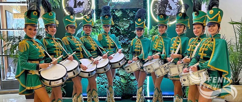 Барабанщицы на праздник в Москве. Музыканты на встречу гостей на корпоратив в Москве. Струнный коллектив на встречу гостей.