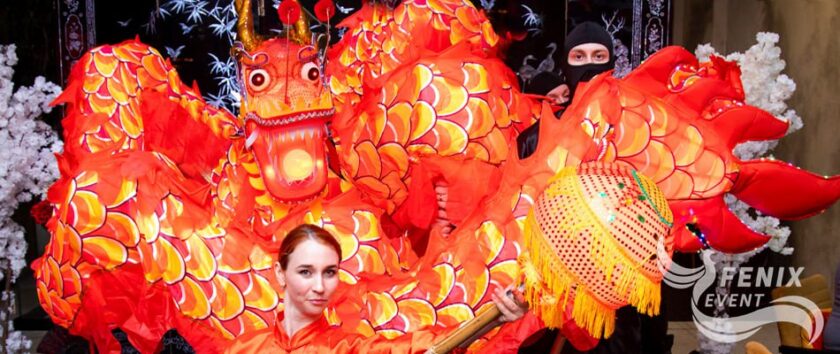 Заказать дракона в Москве на праздник и корпоратив. Заказать шоу дракона на праздник. Шоу китайского дракона на праздник в Москве.