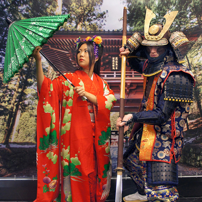 Японские артисты на встречу гостей на праздник в Москве