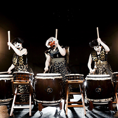 Заказать шоу японских барабанщиков на праздник и корпоратив в Москве японские артисты